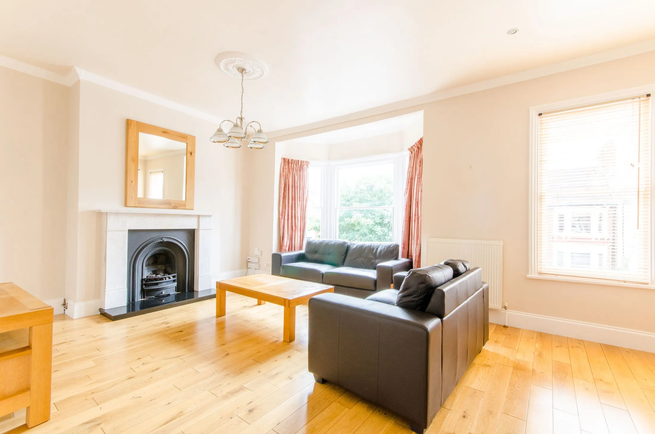 Flat Hillfield Road in Greater London