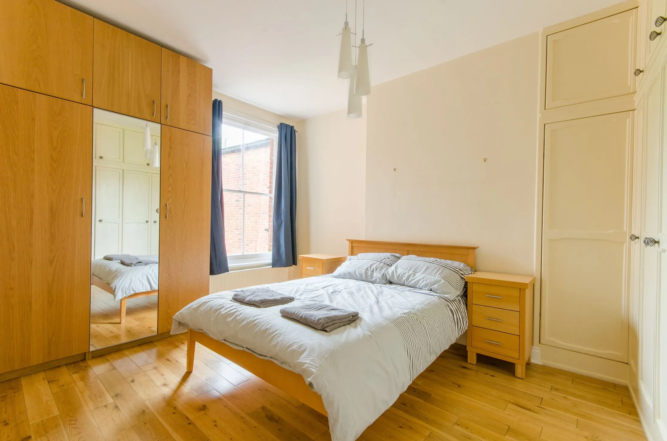 Flat Hillfield Road in Greater London
