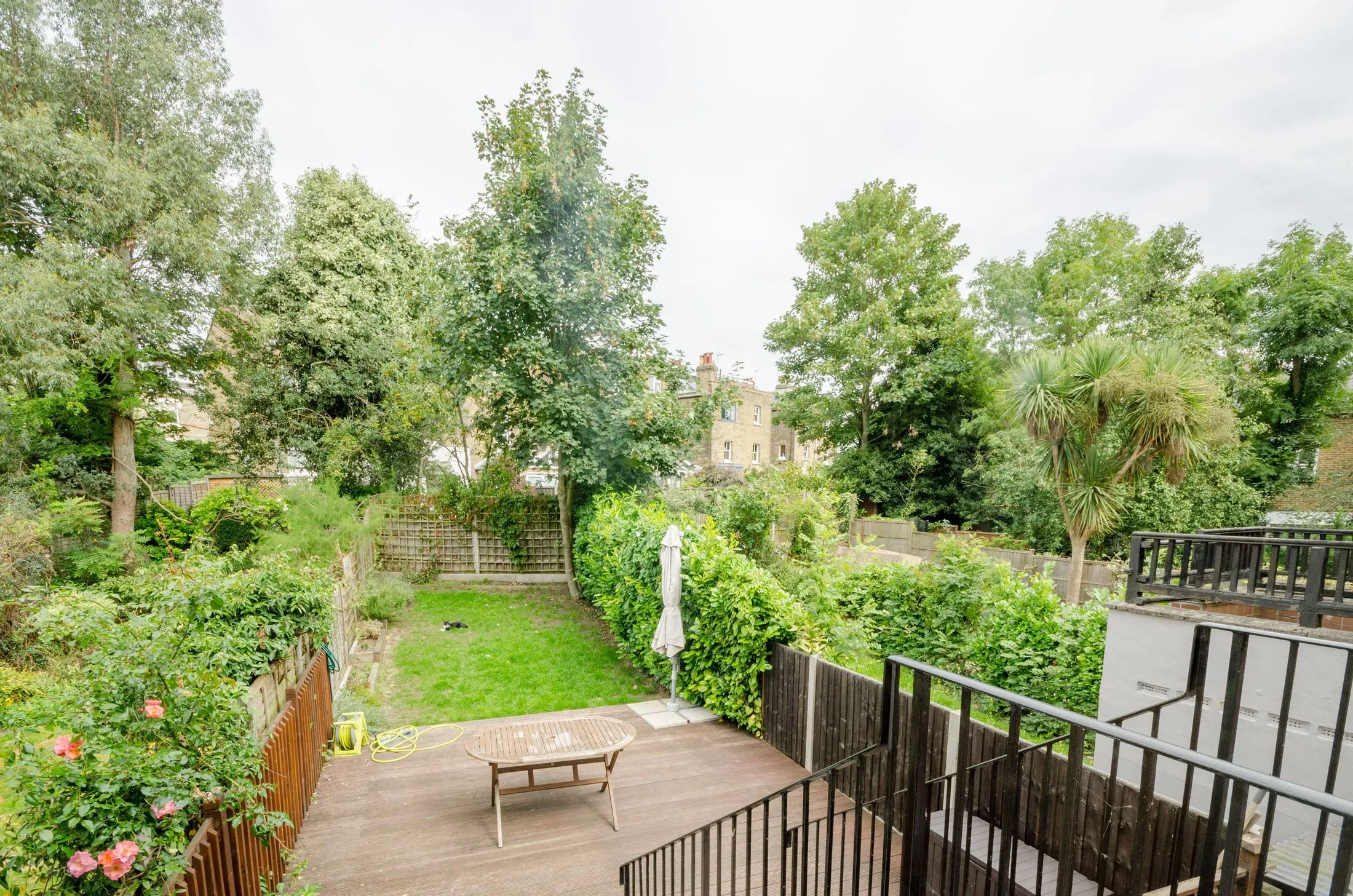 Flat Hillfield Road in Greater London