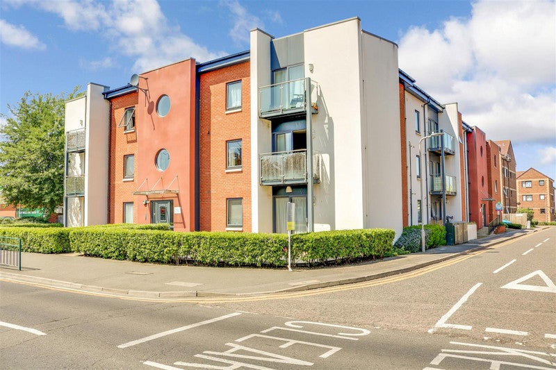 Flat Victoria Avenue in Southend-on-Sea