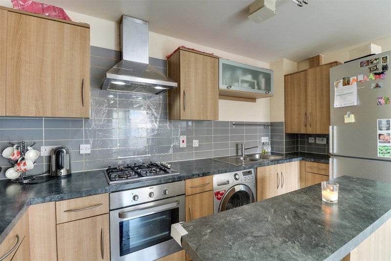 Flat Victoria Avenue in Southend-on-Sea