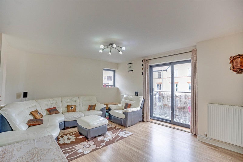 Flat Victoria Avenue in Southend-on-Sea