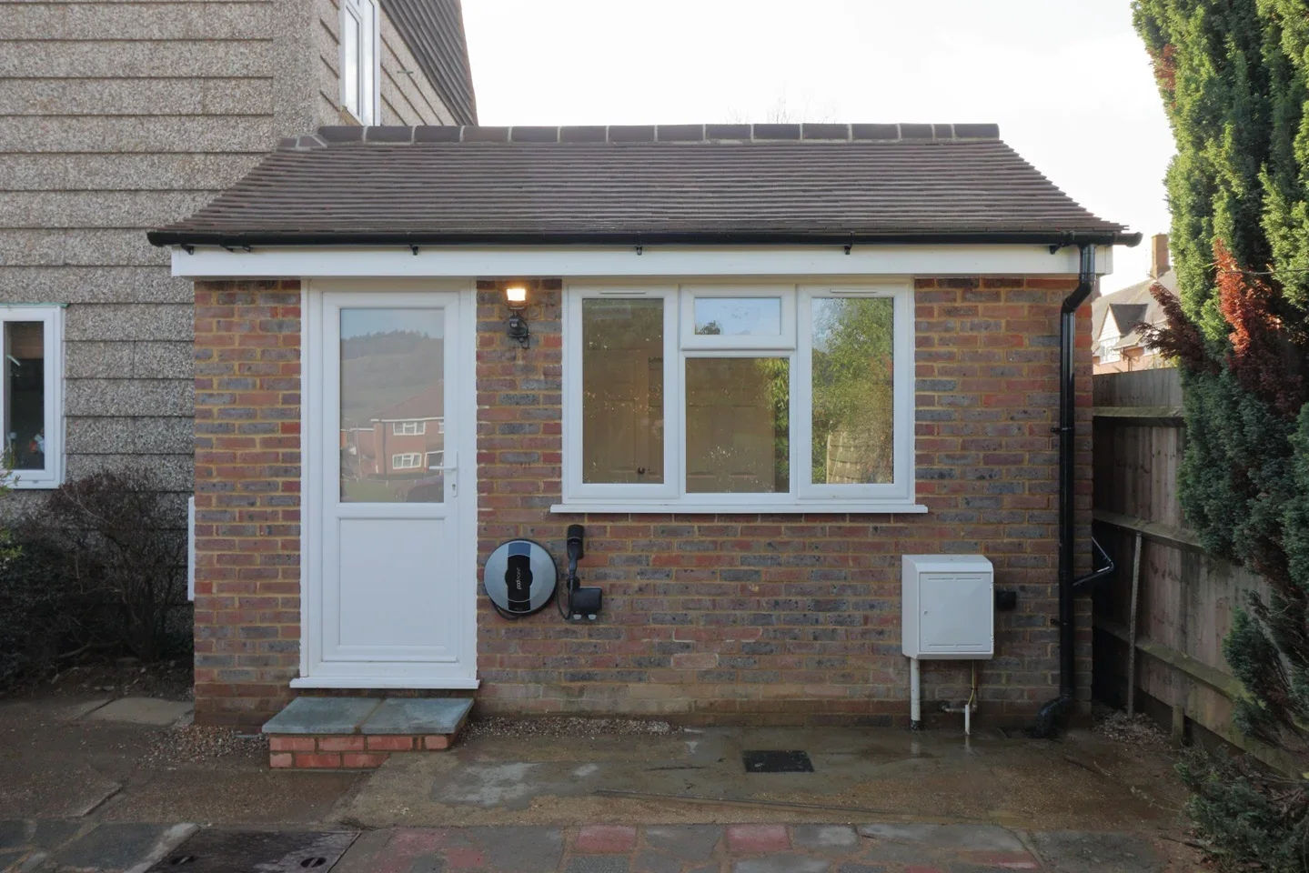 Flat Hornhatch in Guildford