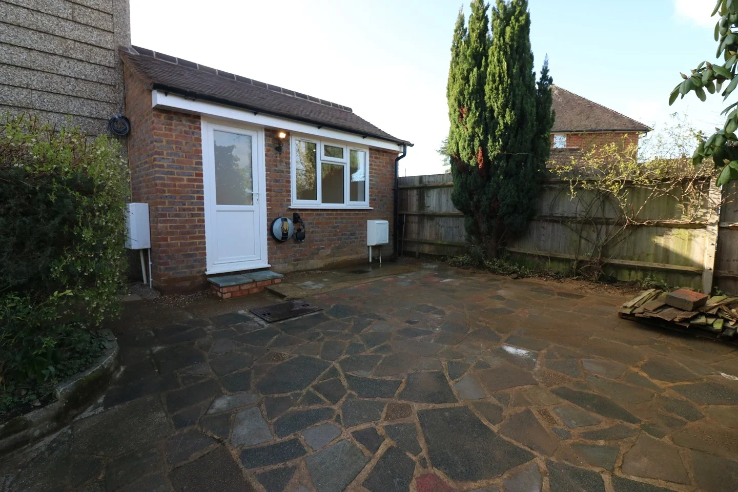 Flat Hornhatch in Guildford