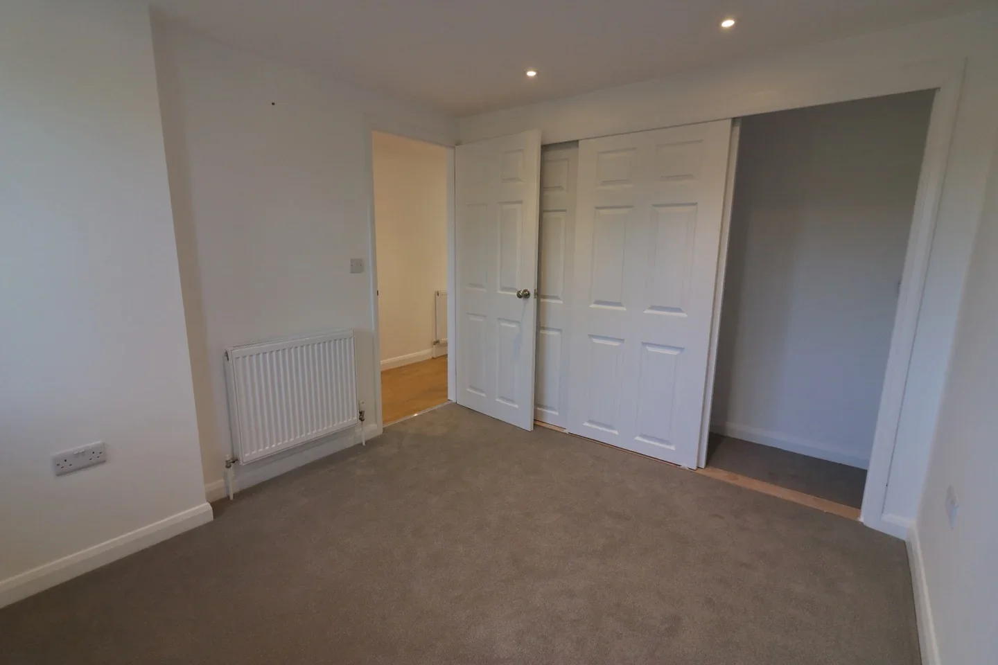 Flat Hornhatch in Guildford
