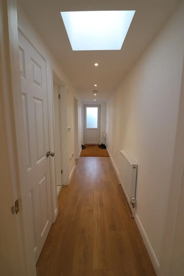 Flat Hornhatch in Guildford