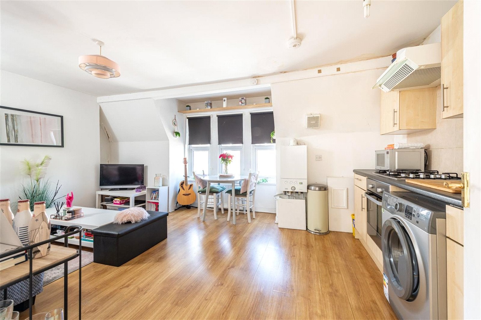 Flat Streatham High Road in Greater London