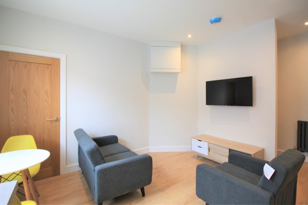 Flat Egerton Drive in Upton-By-Chester