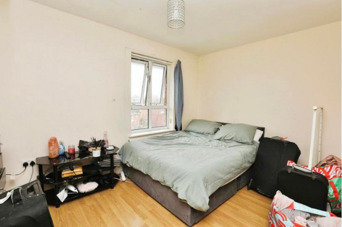House Whatley Avenue in Greater London