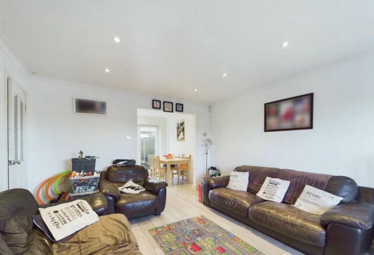House Whatley Avenue in Greater London