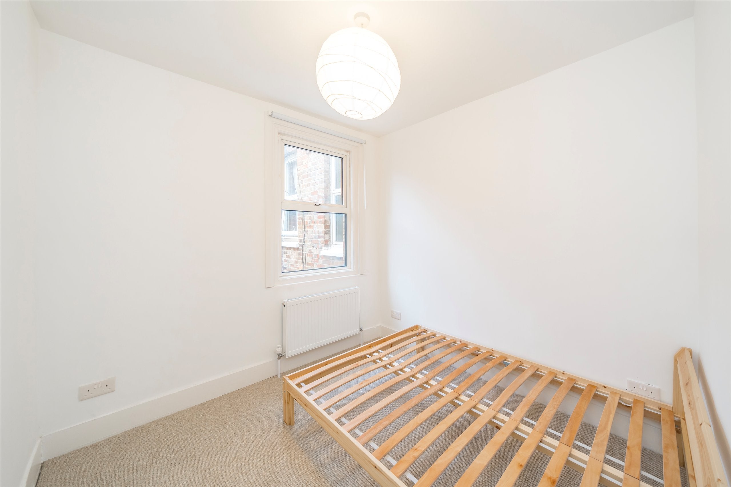 Flat Deacon Road in Greater London