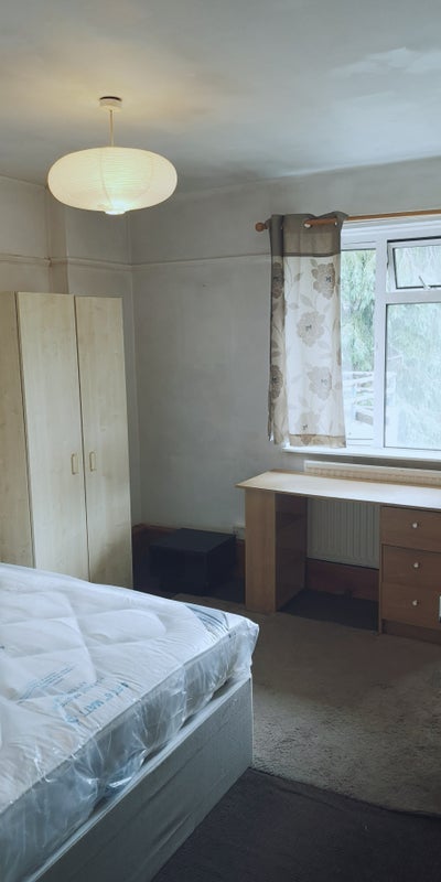 Room Kelland Close in Greater London