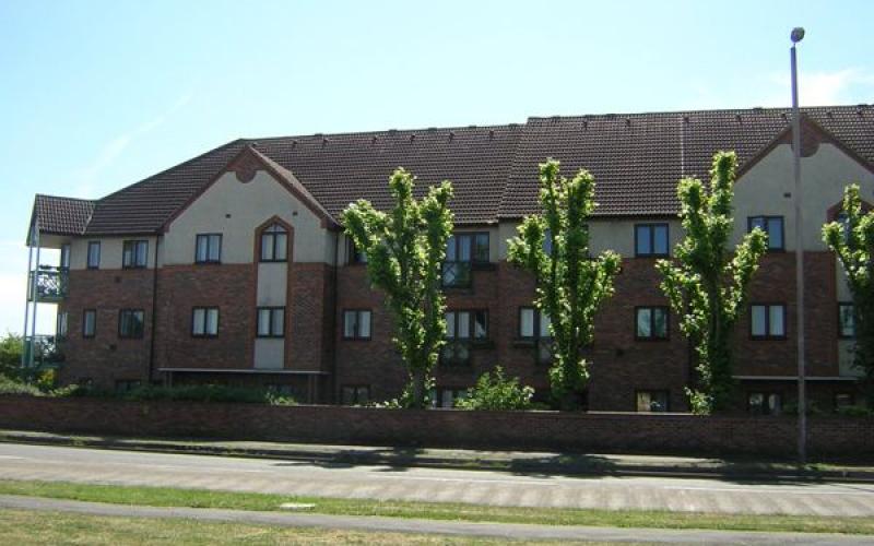 Flat Upton Court Road in Slough