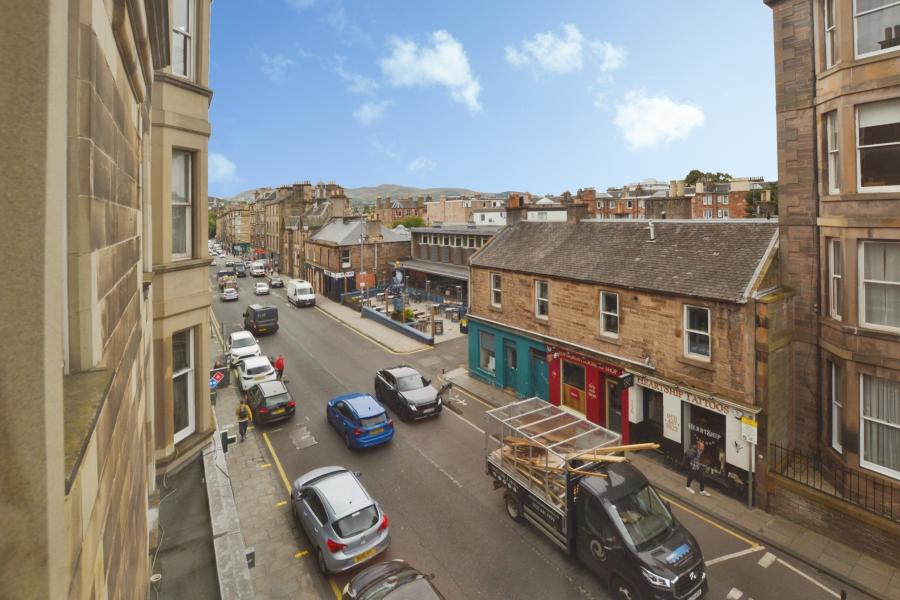 Flat Morningside Road in City of Edinburgh
