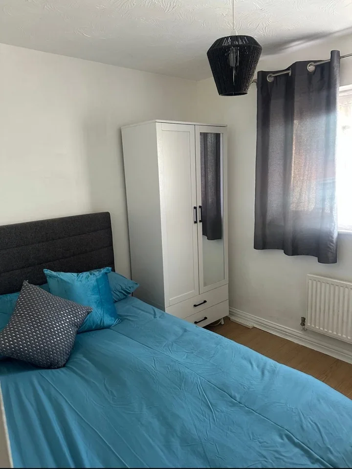 Room Dunraven Avenue in Luton