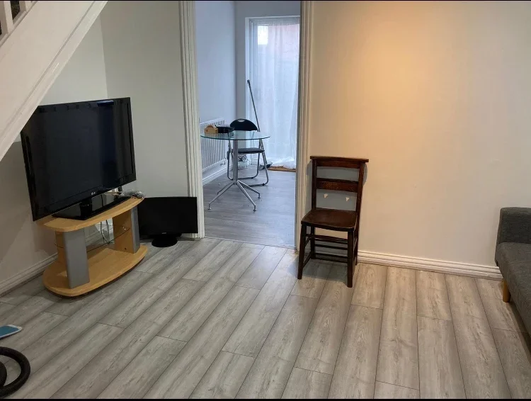 Room Dunraven Avenue in Luton