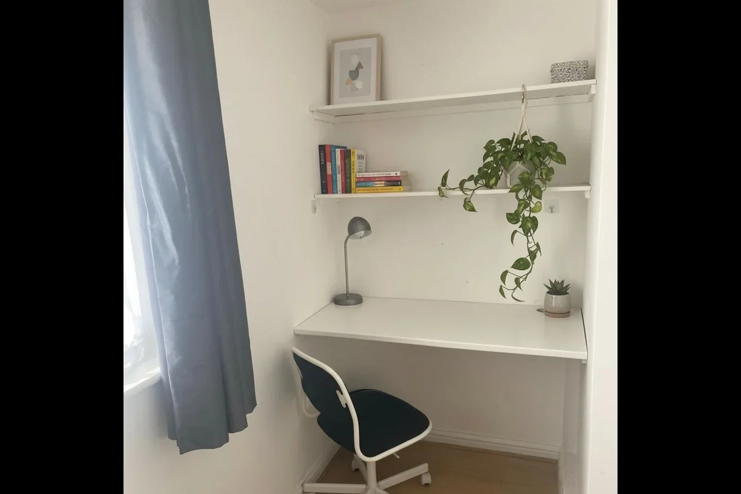 Room Dunraven Avenue in Luton