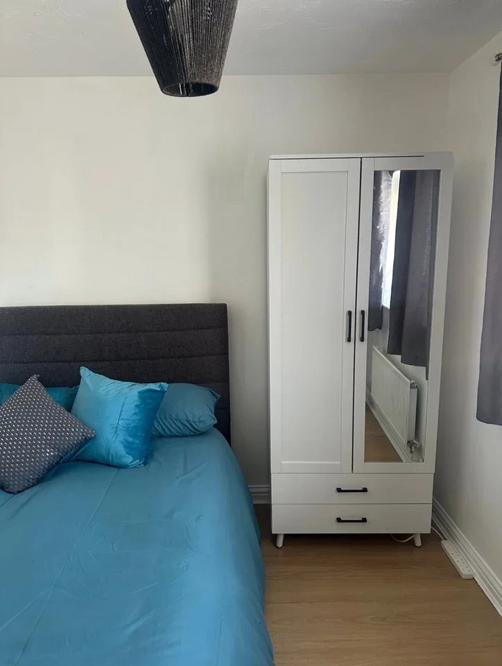 Room Dunraven Avenue in Luton