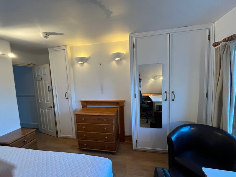 Room St Dunstan's Road in Greater London