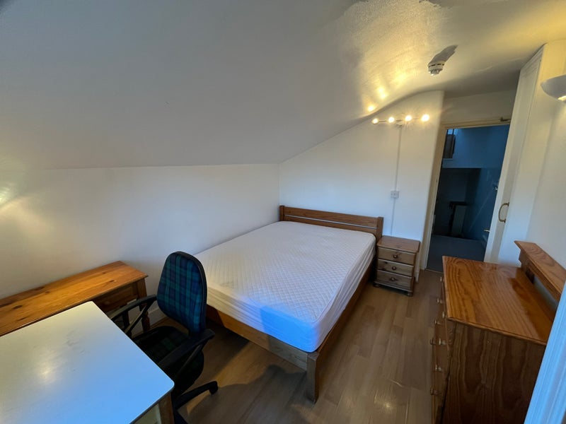 Room St Dunstan's Road in Greater London