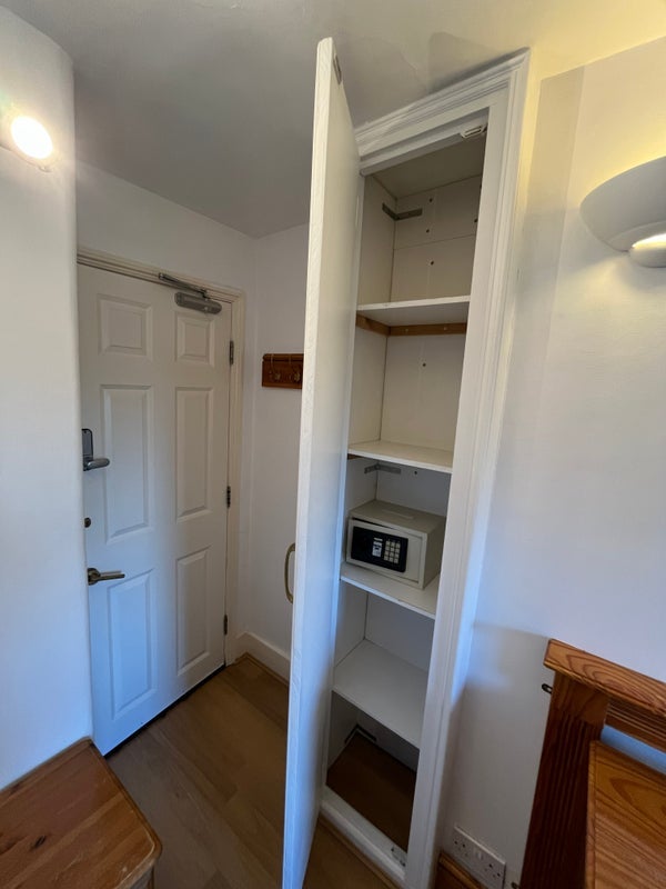 Room St Dunstan's Road in Greater London