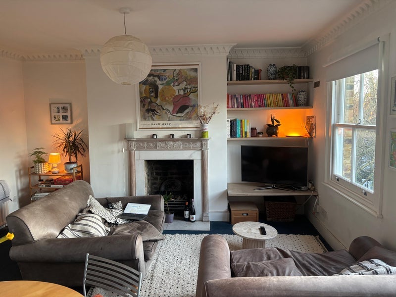 Room Hartham Road in Greater London