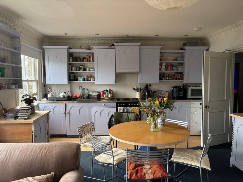 Room Hartham Road in Greater London
