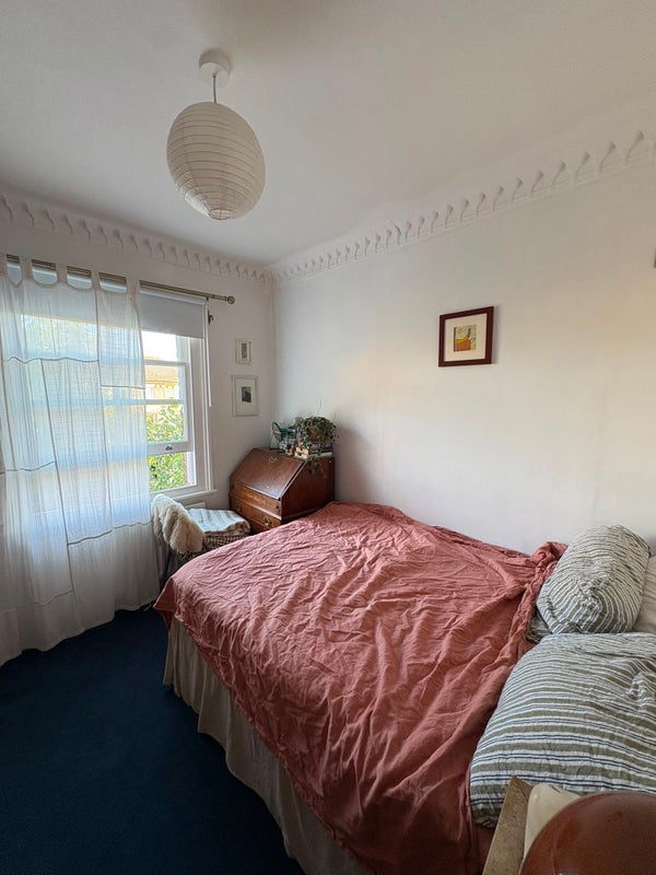 Room Hartham Road in Greater London