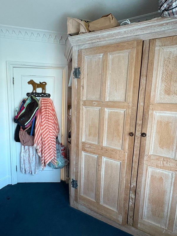 Room Hartham Road in Greater London