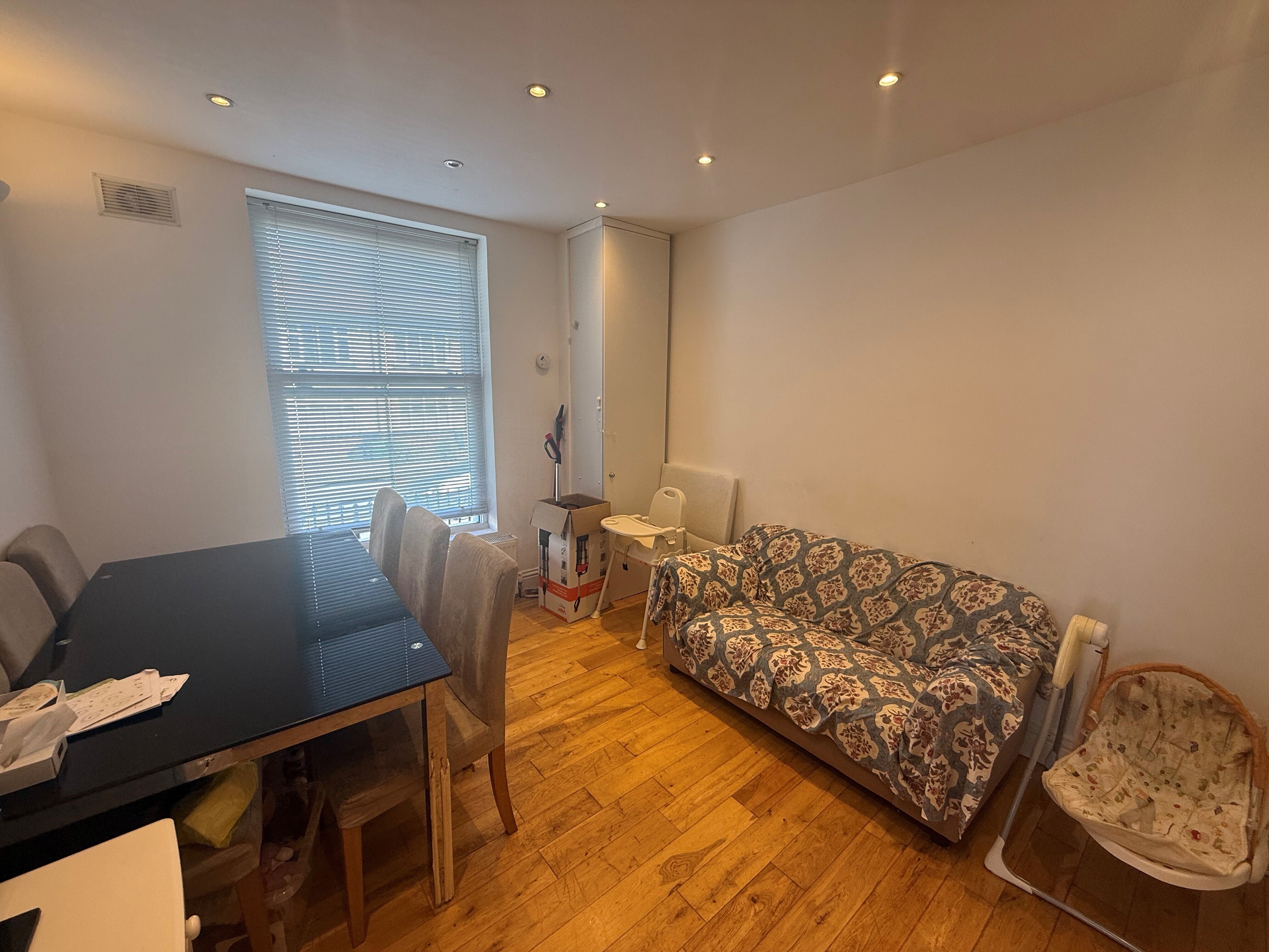 Flat Albert Road in Greater London