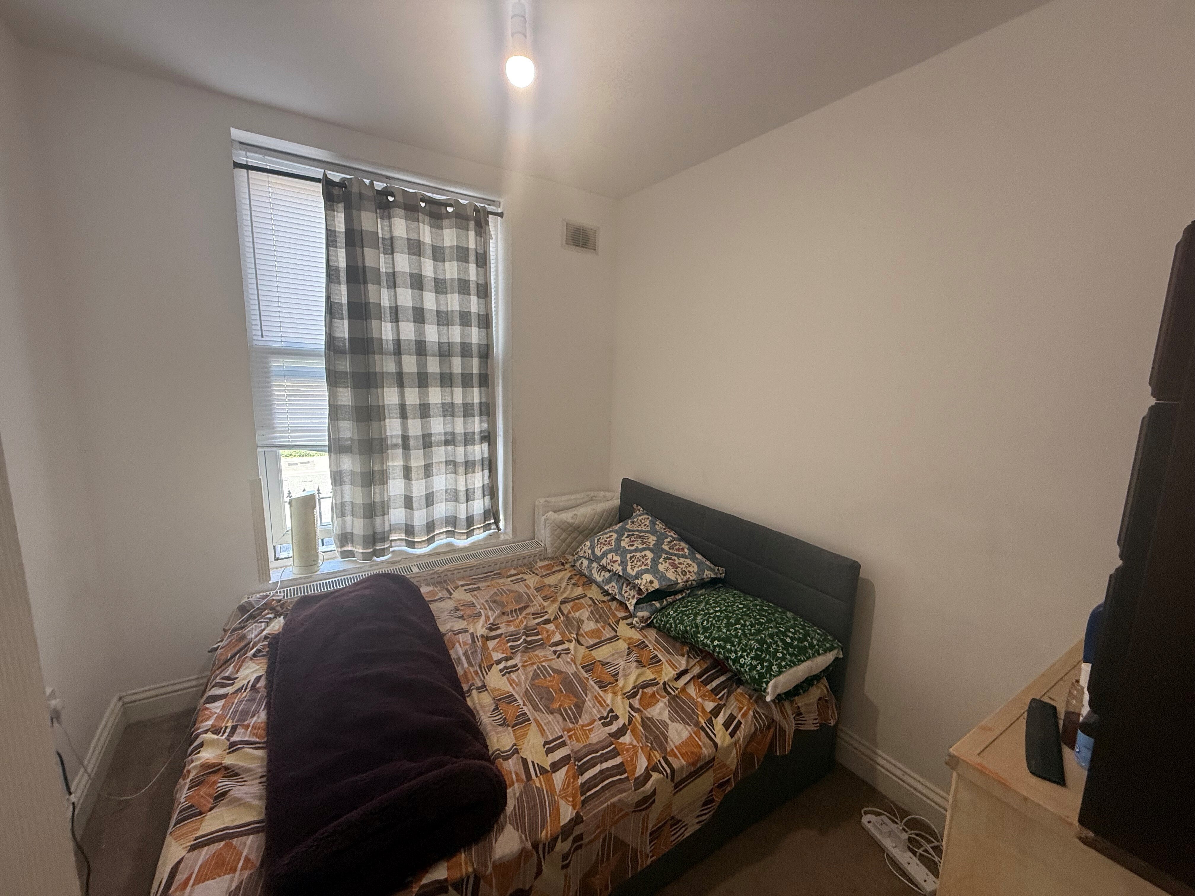 Flat Albert Road in Greater London