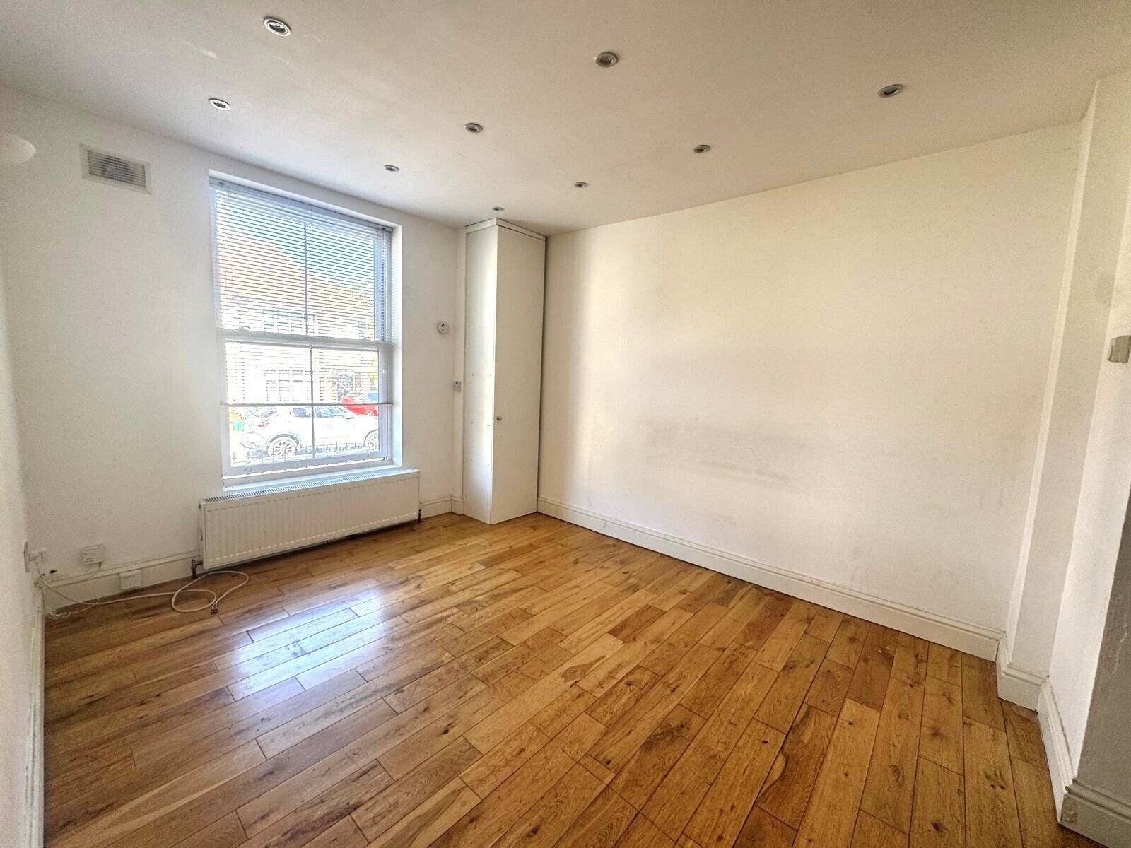 Flat Albert Road in Greater London