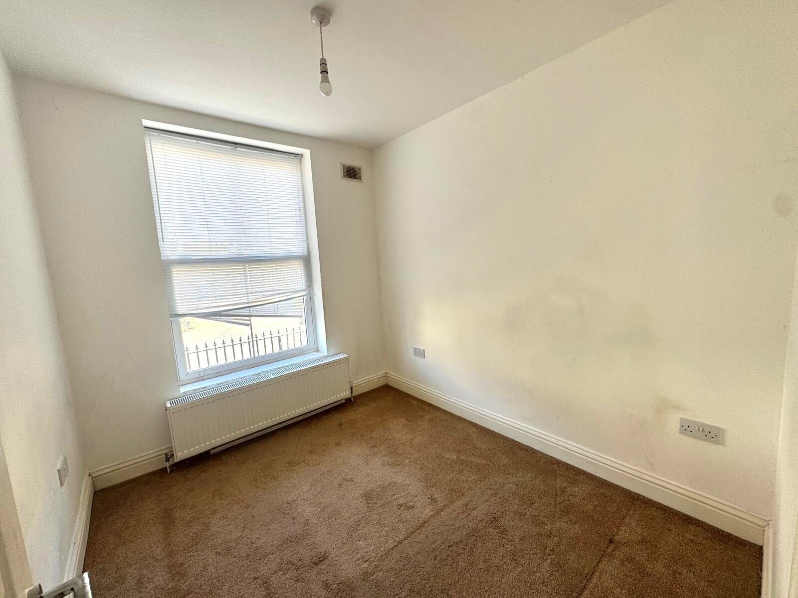 Flat Albert Road in Greater London