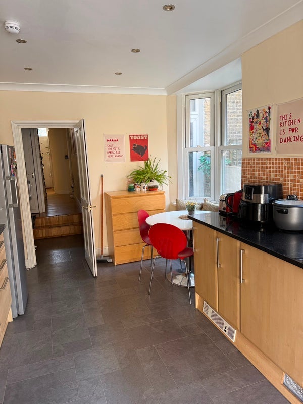 Room Meadow Place in Greater London
