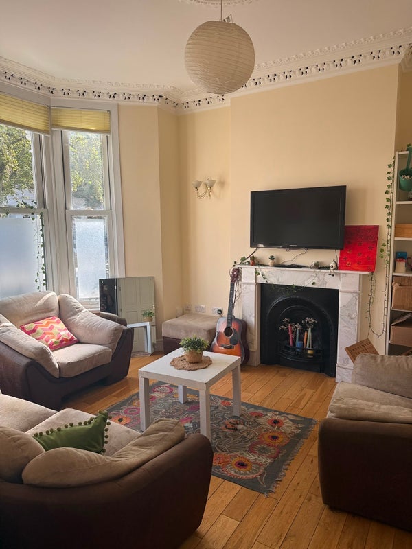Room Meadow Place in Greater London