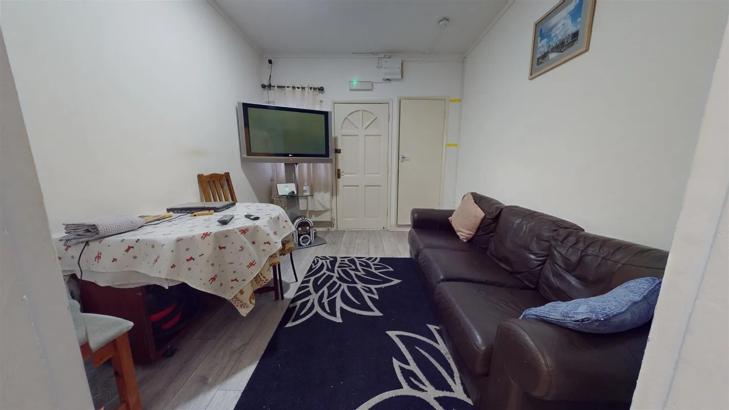 Room Harrow Road in Greater London