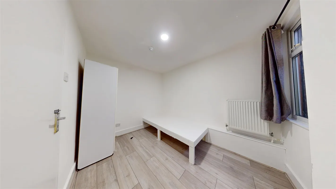 Room Harrow Road in Greater London