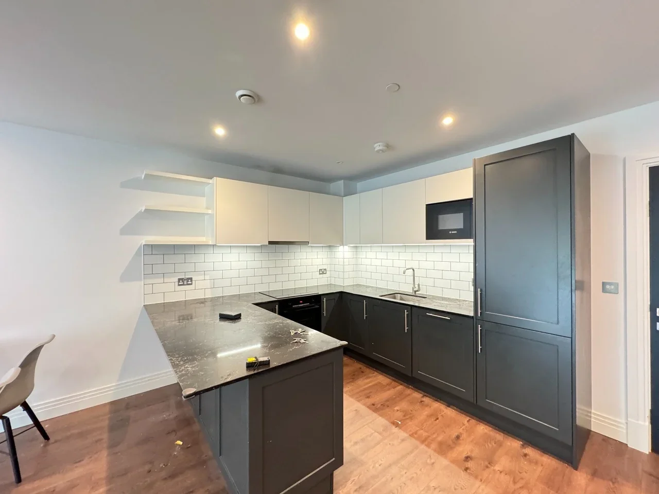 Flat Mattock Lane in Greater London