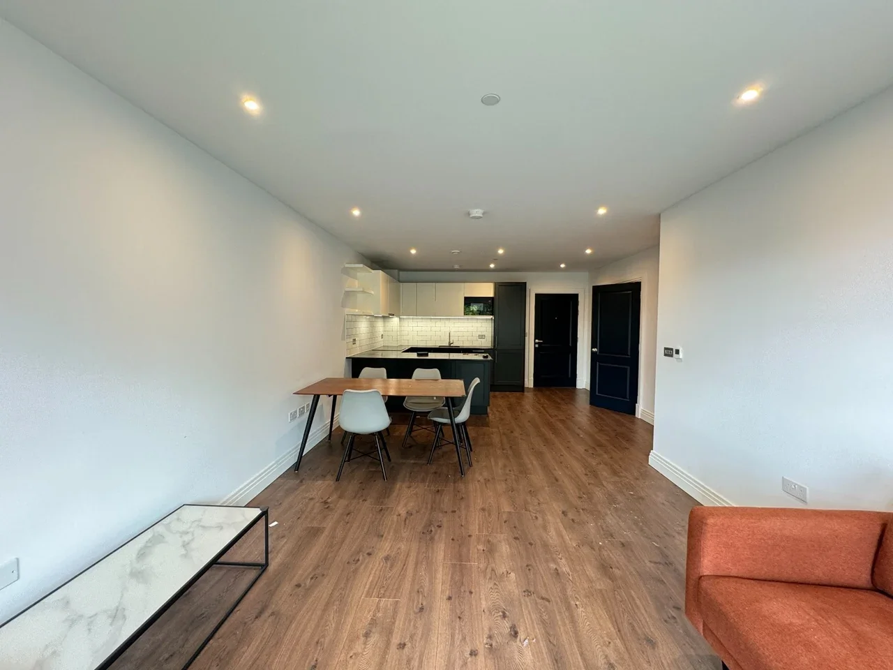 Flat Mattock Lane in Greater London