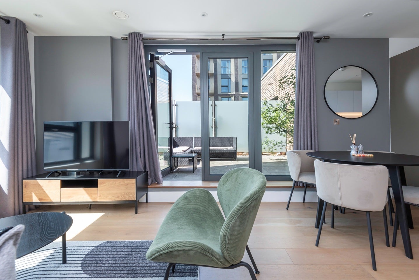 Flat Exhibition Way in Greater London