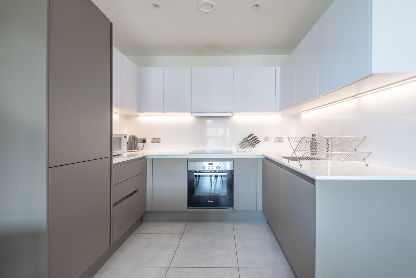 Flat Exhibition Way in Greater London