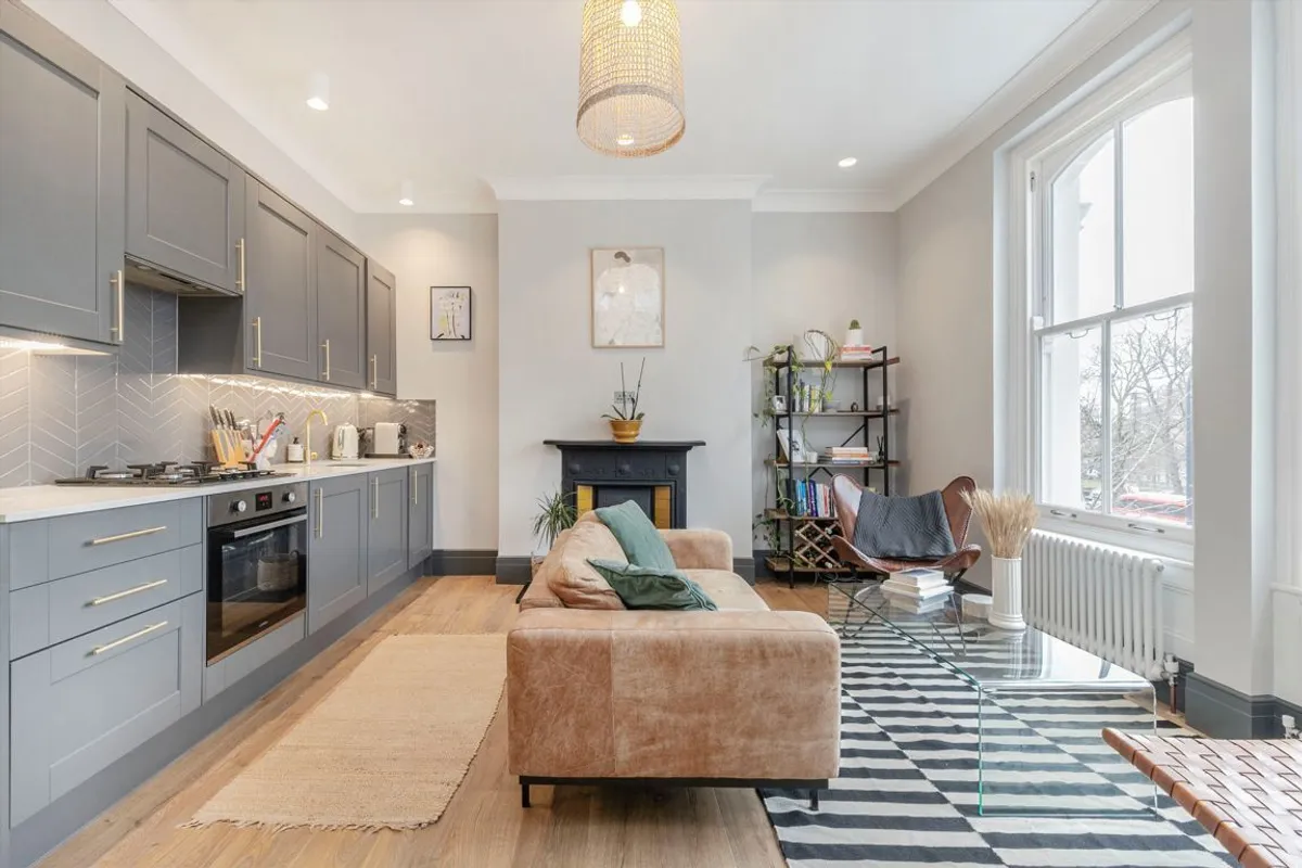 Flat Brixton Hill in Greater London