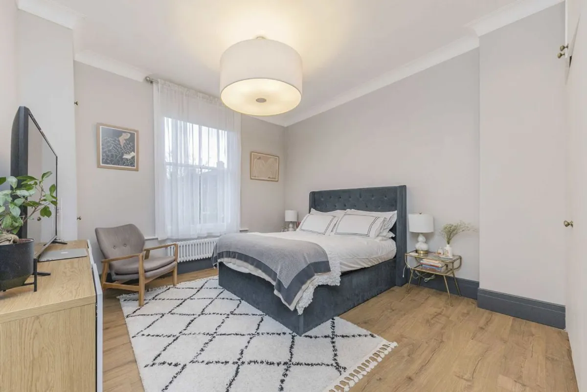 Flat Brixton Hill in Greater London