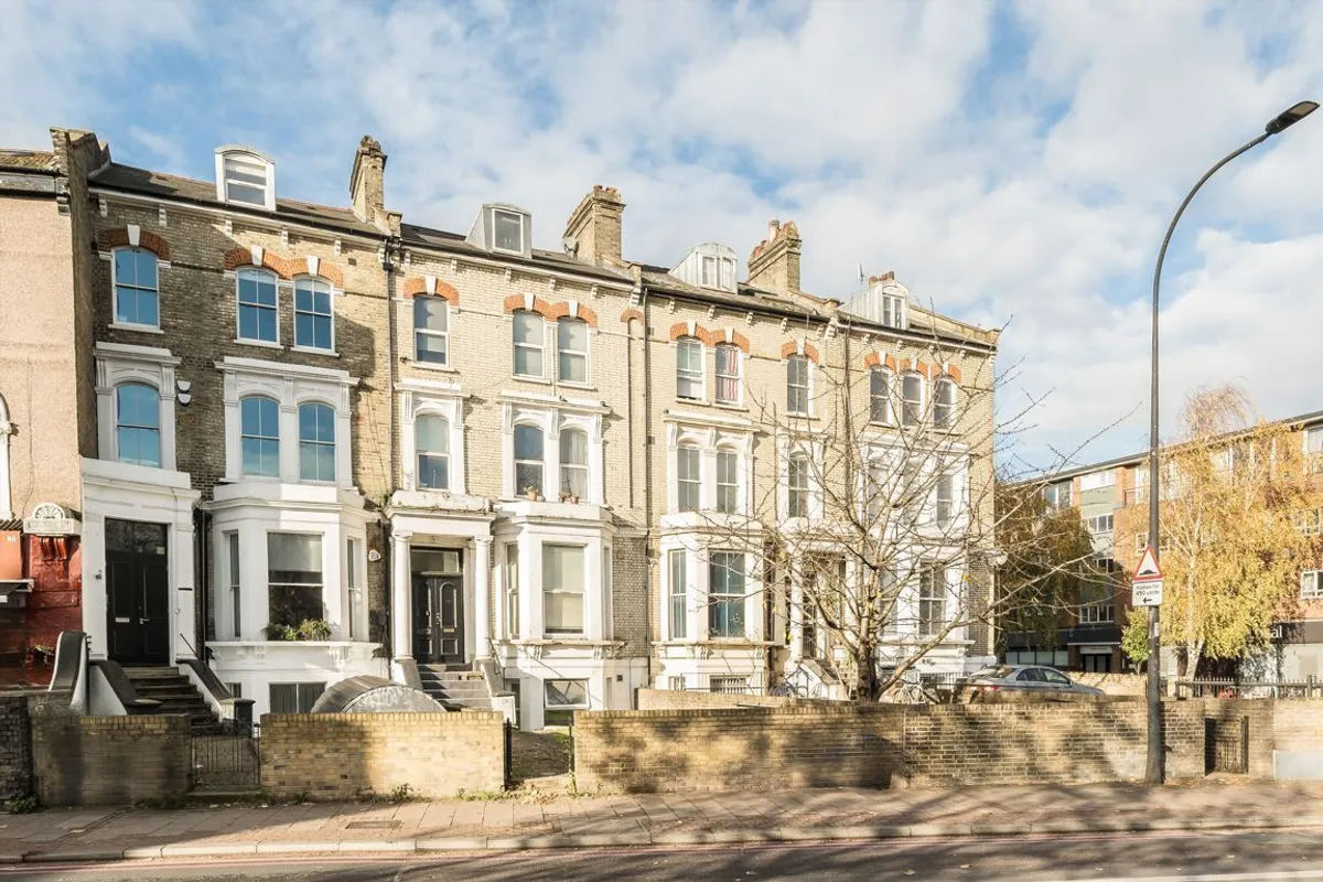 Flat Brixton Hill in Greater London