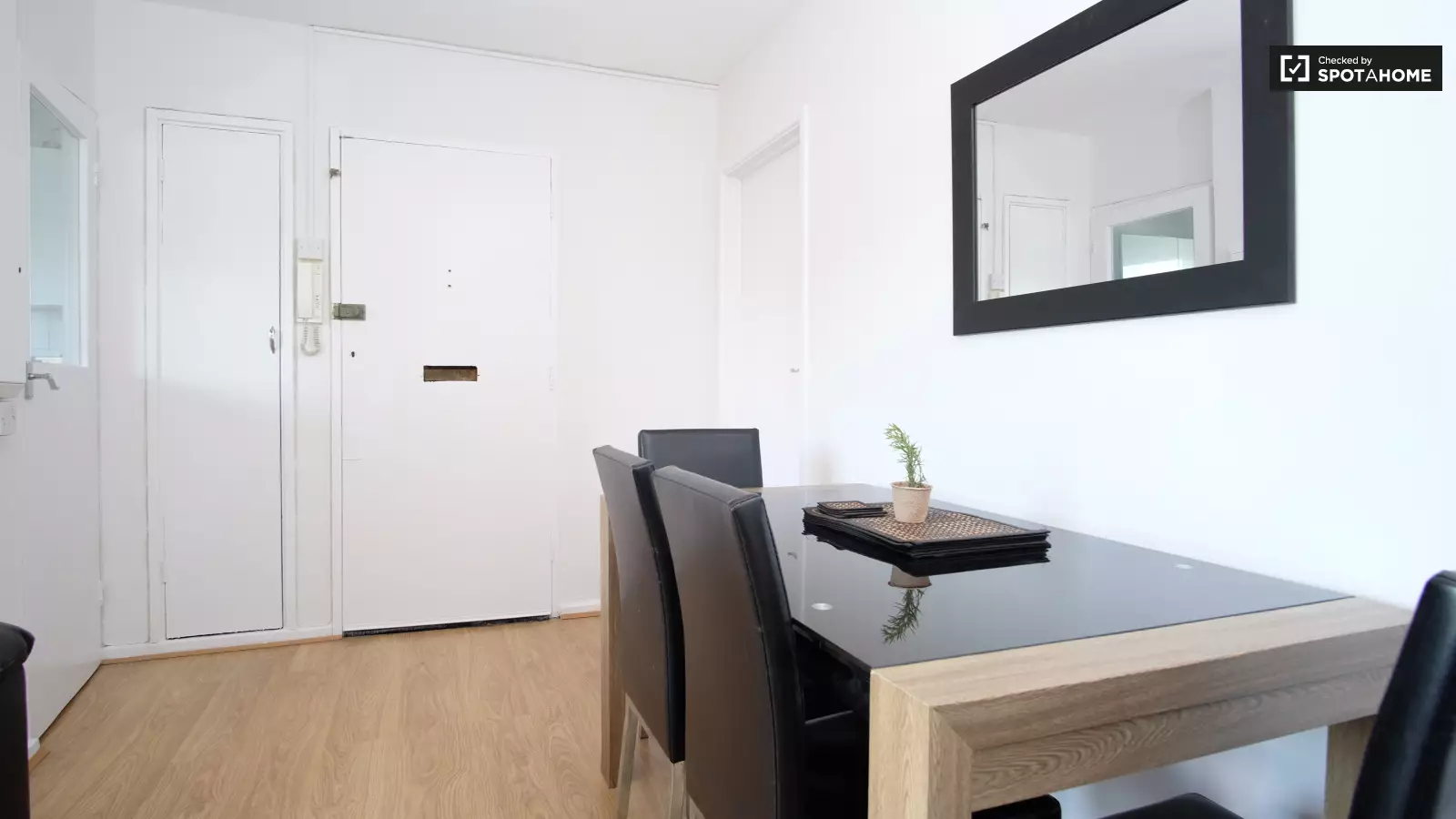 Room Rectory Square in Greater London
