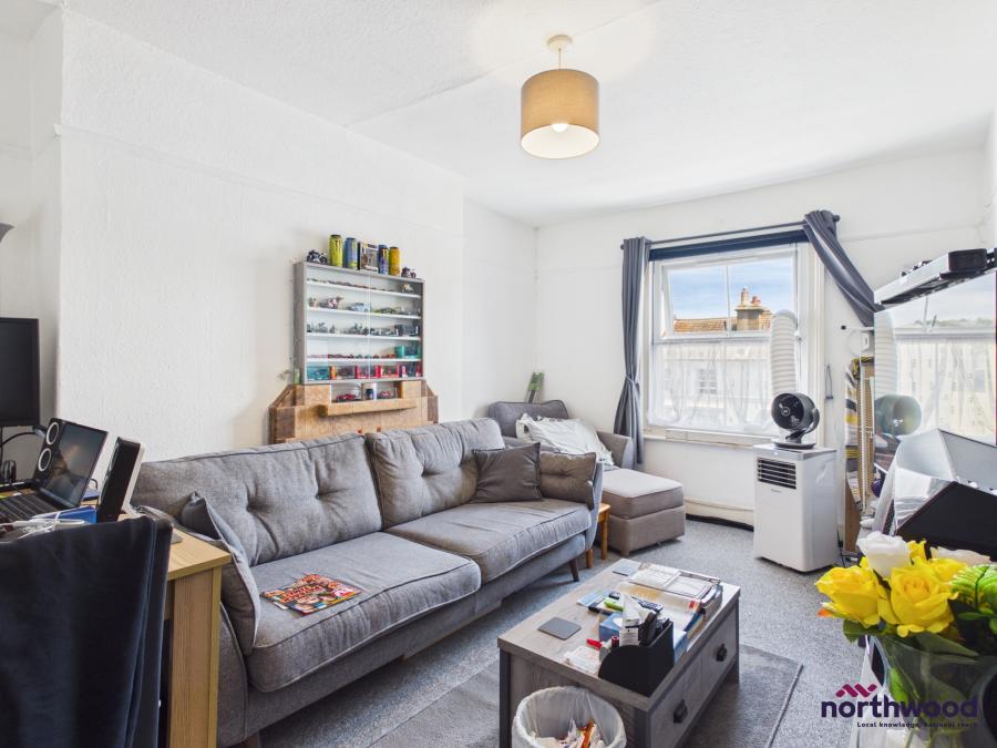 Flat Elphinstone Road in St Leonards