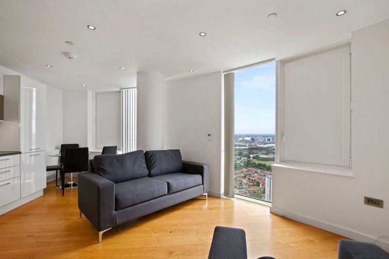 Room High Street in Greater London
