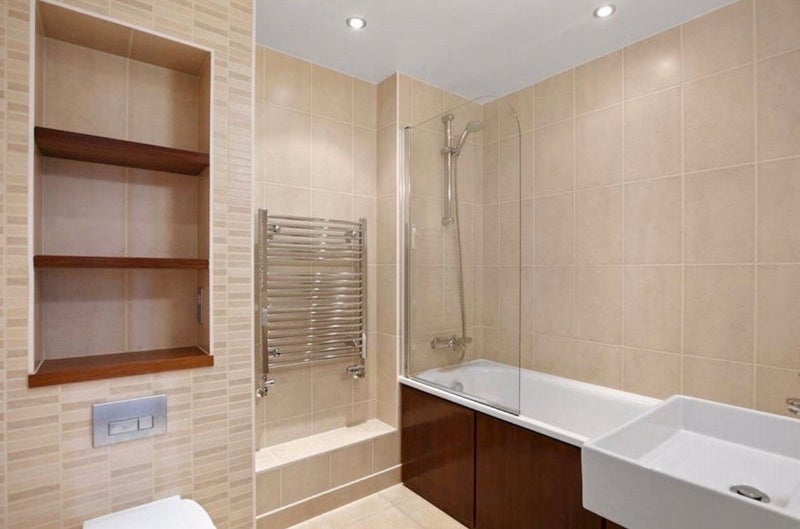 Room High Street in Greater London
