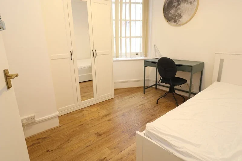 Room Scott Ellis Gardens in City of Westminster