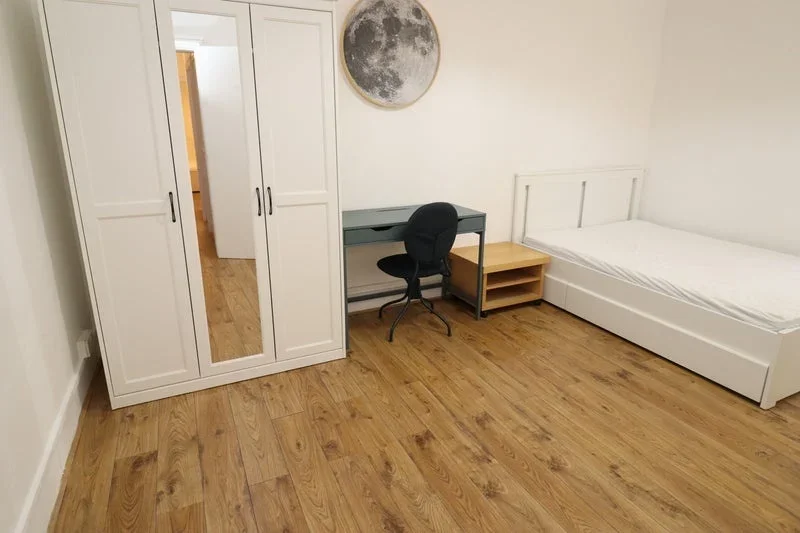 Room Scott Ellis Gardens in City of Westminster
